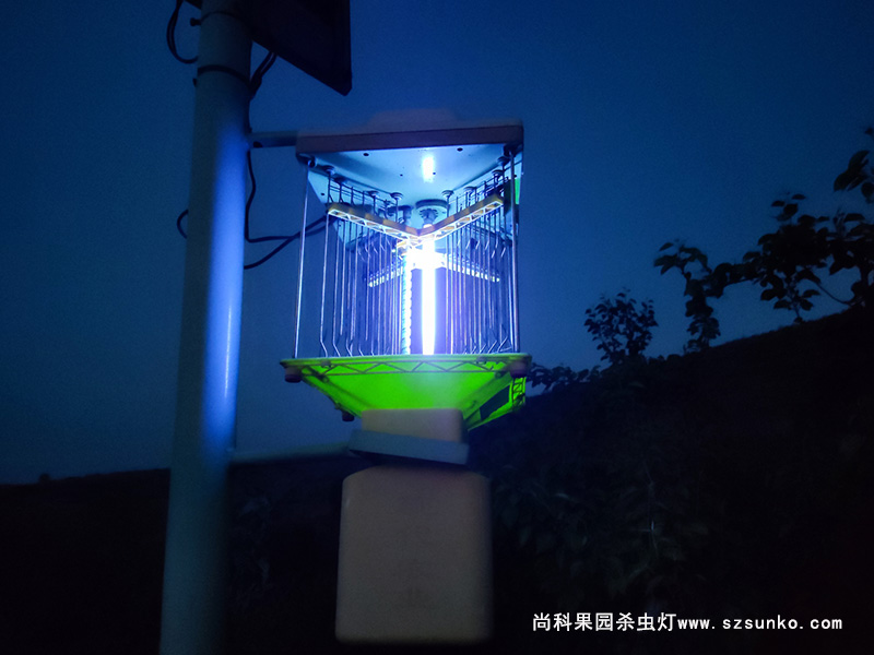 用了3年的果園太陽(yáng)能殺蟲(chóng)燈照樣亮燈工作 用了3年的果園太陽(yáng)能殺蟲(chóng)燈照樣亮燈工作